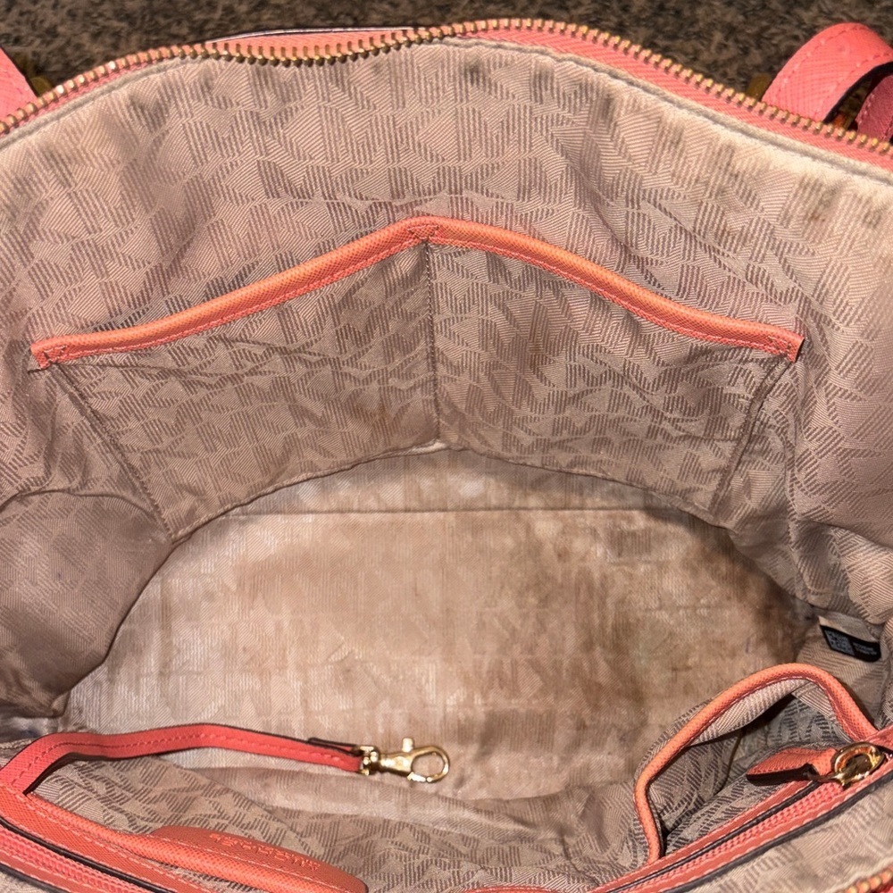 Vintage Authentic Michael Kors Vibrant Coral Tote Bag with Pockets - Picture 7 of 11